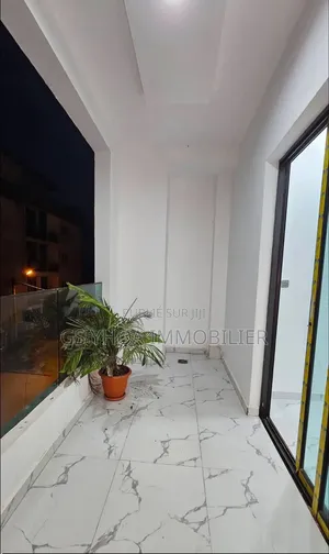 20chbre Blocs d'appartements dans Cocody à Vendre