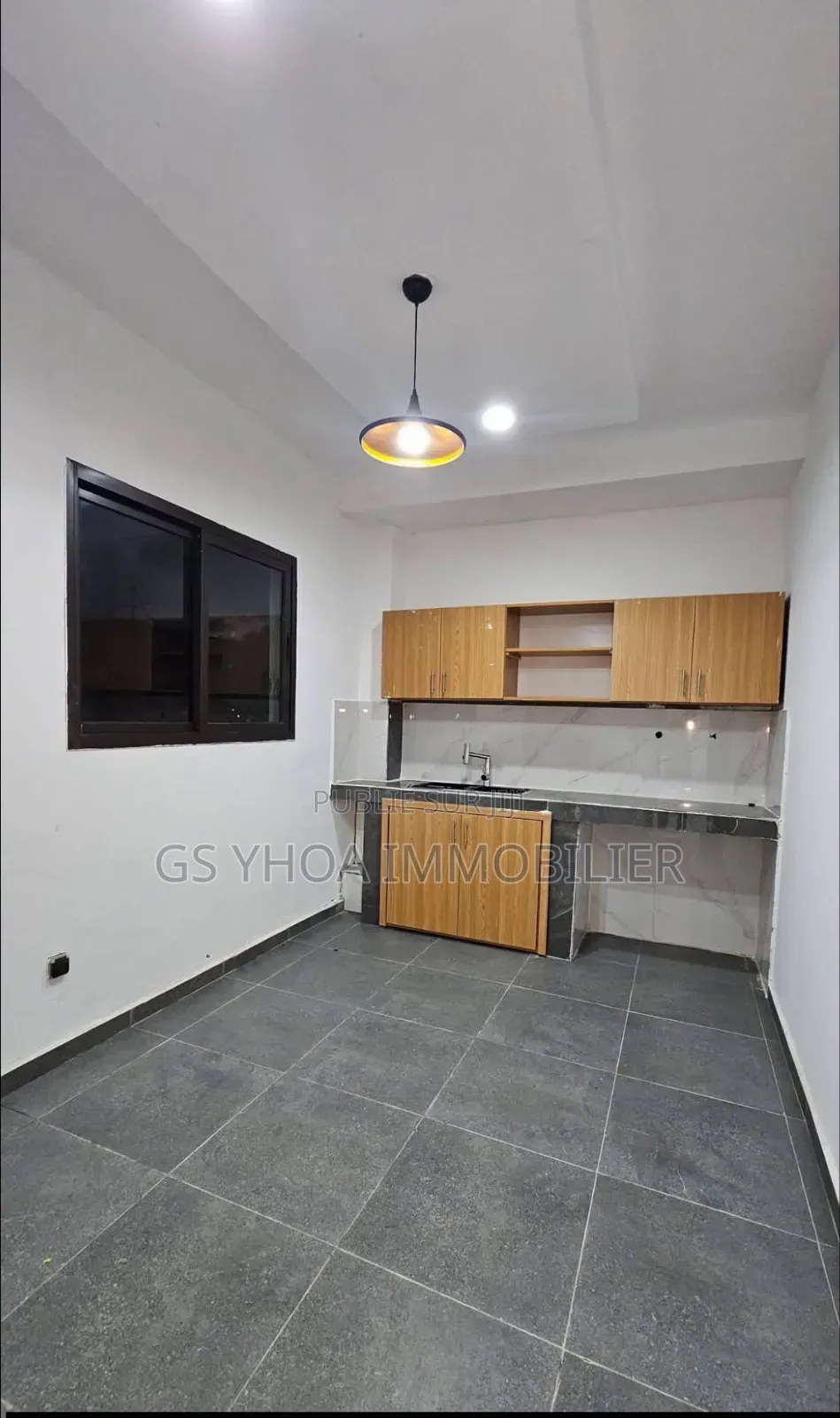 20chbre Blocs d'appartements dans Cocody à Vendre