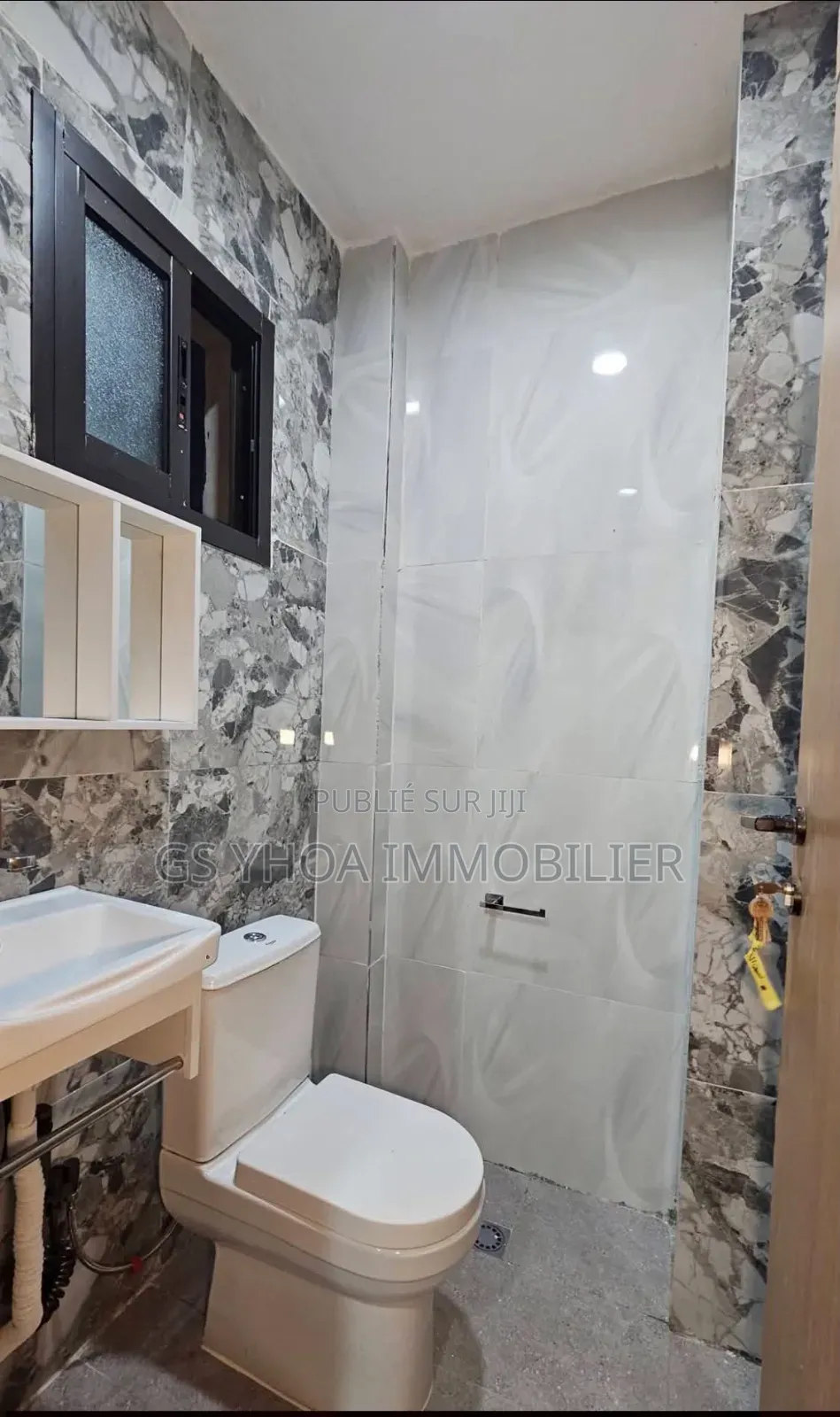 20chbre Blocs d'appartements dans Cocody à Vendre
