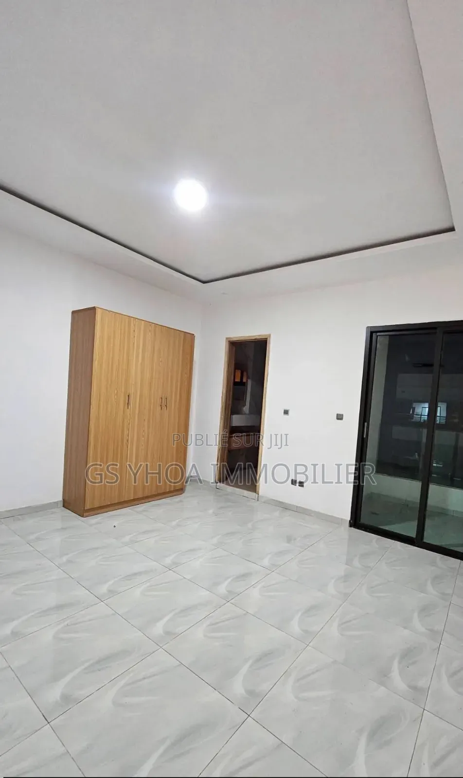 20chbre Blocs d'appartements dans Cocody à Vendre