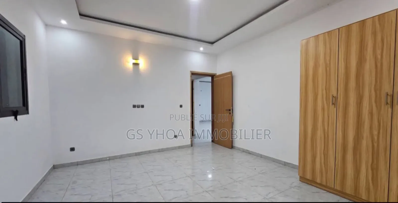 20chbre Blocs d'appartements dans Cocody à Vendre
