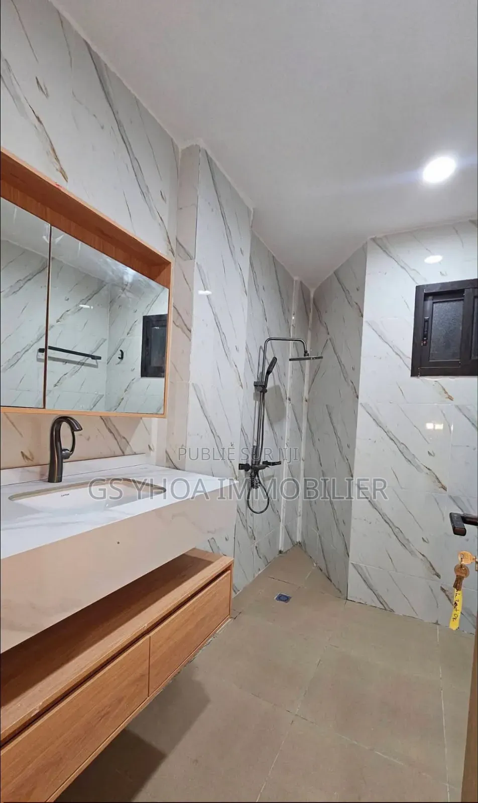 20chbre Blocs d'appartements dans Cocody à Vendre