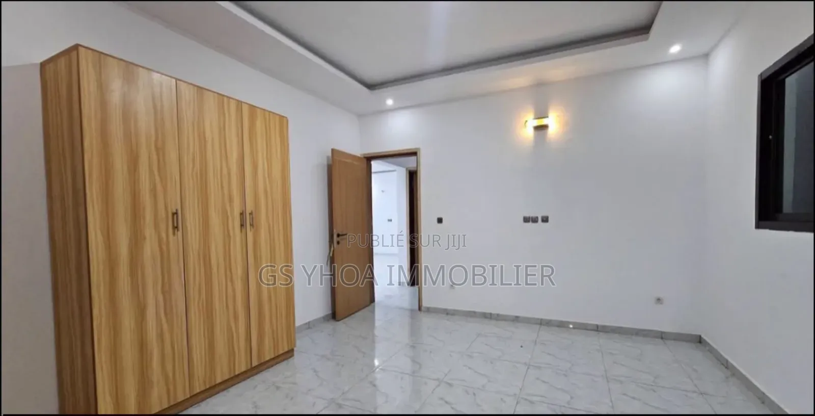 20chbre Blocs d'appartements dans Cocody à Vendre