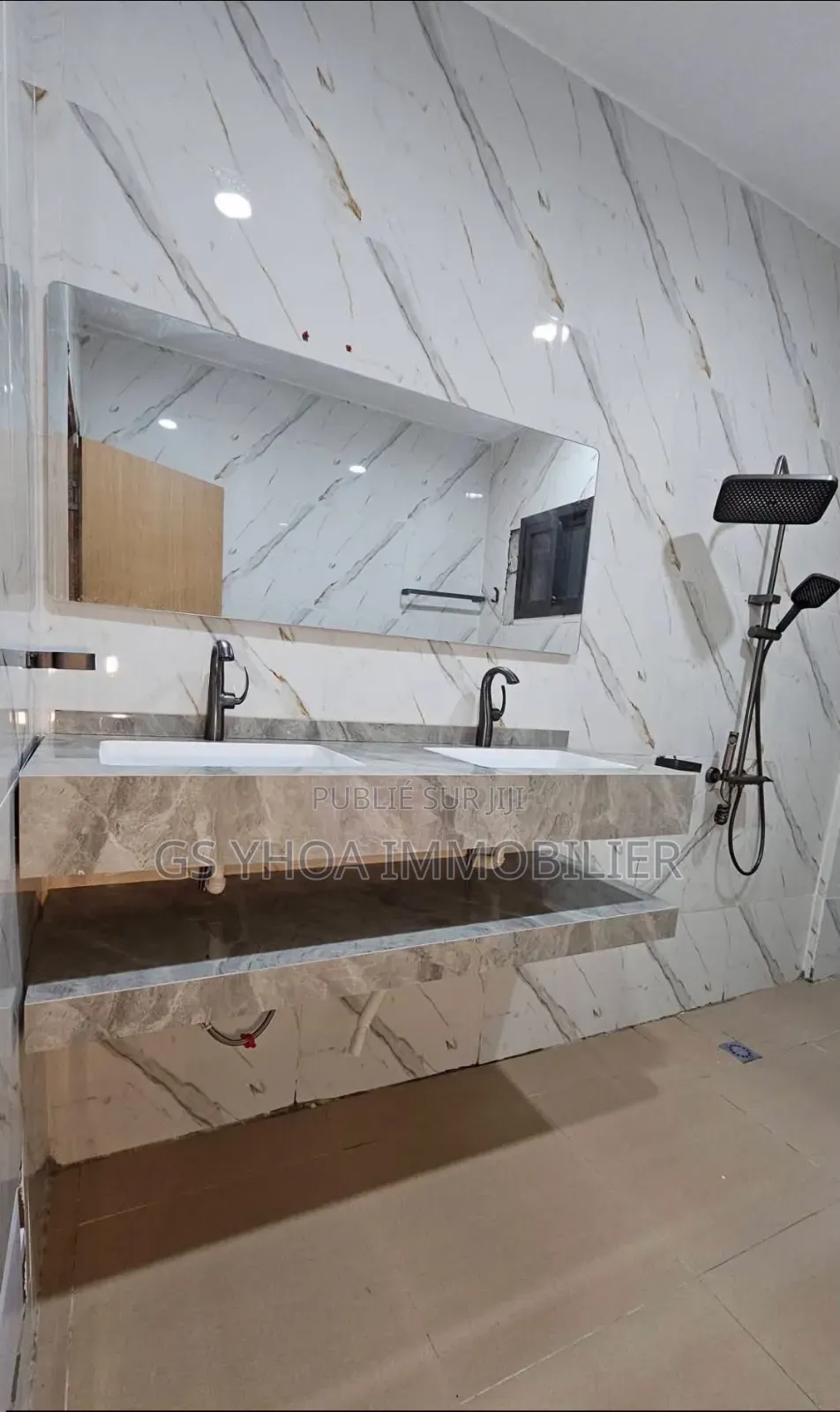 20chbre Blocs d'appartements dans Cocody à Vendre