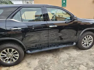 Toyota Fortuner 2023 Noir