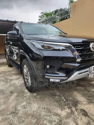 Toyota Fortuner 2023 Noir