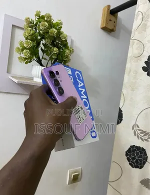 Nouveau Tecno Camon 50 Pro 256 GB Violet