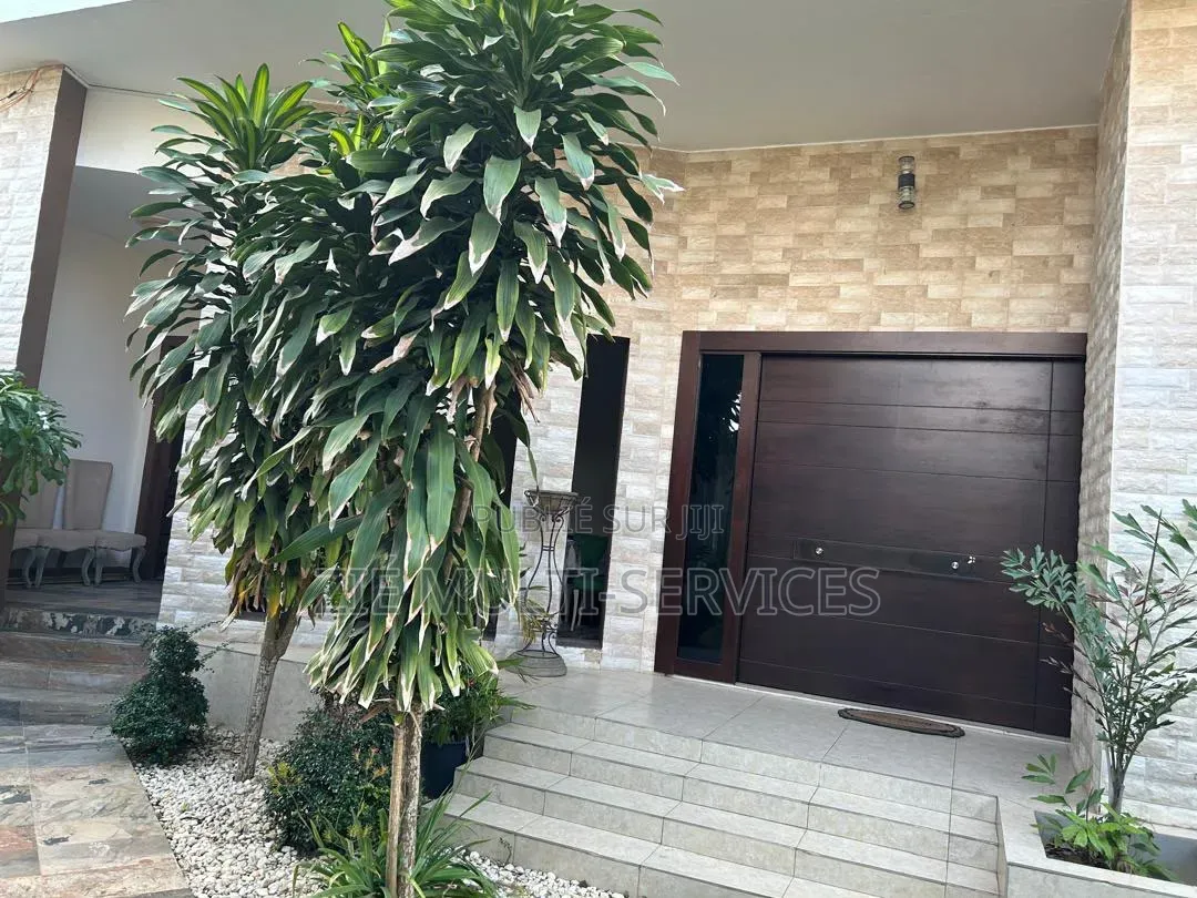 Meublé 6chbre Duplex dans Zié Multi-Services, Cocody à Louer