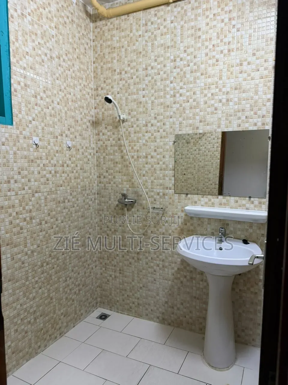 7chbre Duplex dans Zié Multi-Services, Cocody à Vendre