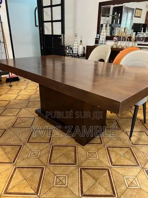 Table À Manger Importée