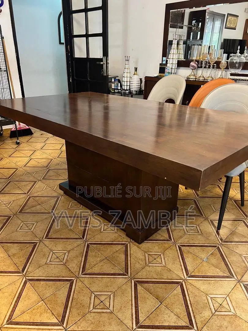 Table À Manger Importée