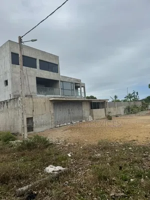 5chbre Maison dans Maison Triplex, Grand-Bassam à Vendre