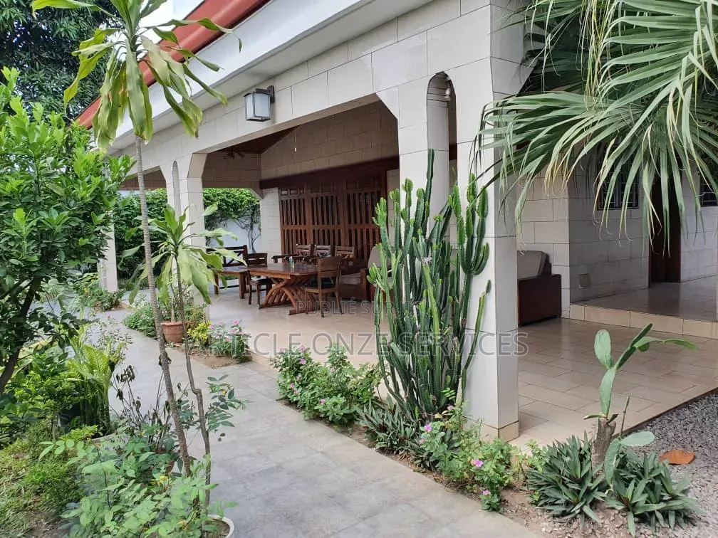 6chbre Villa dans Grande Villa Basse, Treichville à Vendre