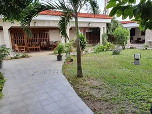 6chbre Villa dans Grande Villa Basse, Treichville à Vendre