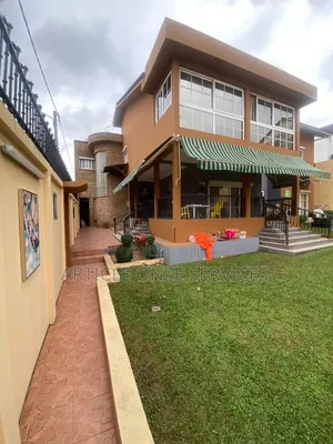 5chbre Villa dans Cocody à Vendre