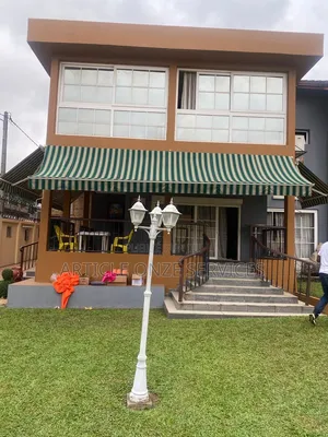 5chbre Villa dans Cocody à Vendre