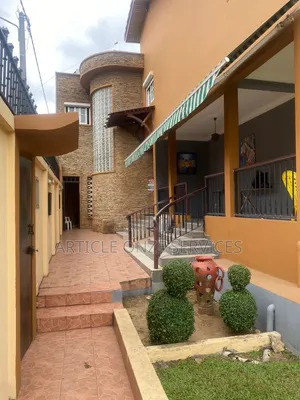 5chbre Villa dans Cocody à Vendre