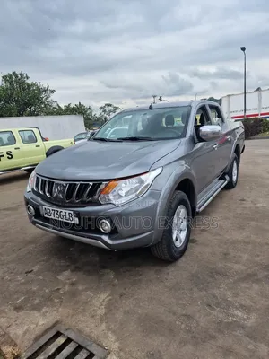 Mitsubishi L200 2019 Gris
