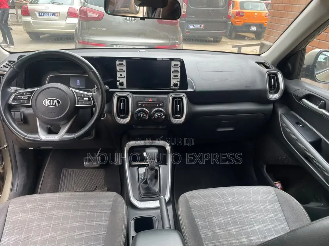 Kia Sonet 2021 Beige