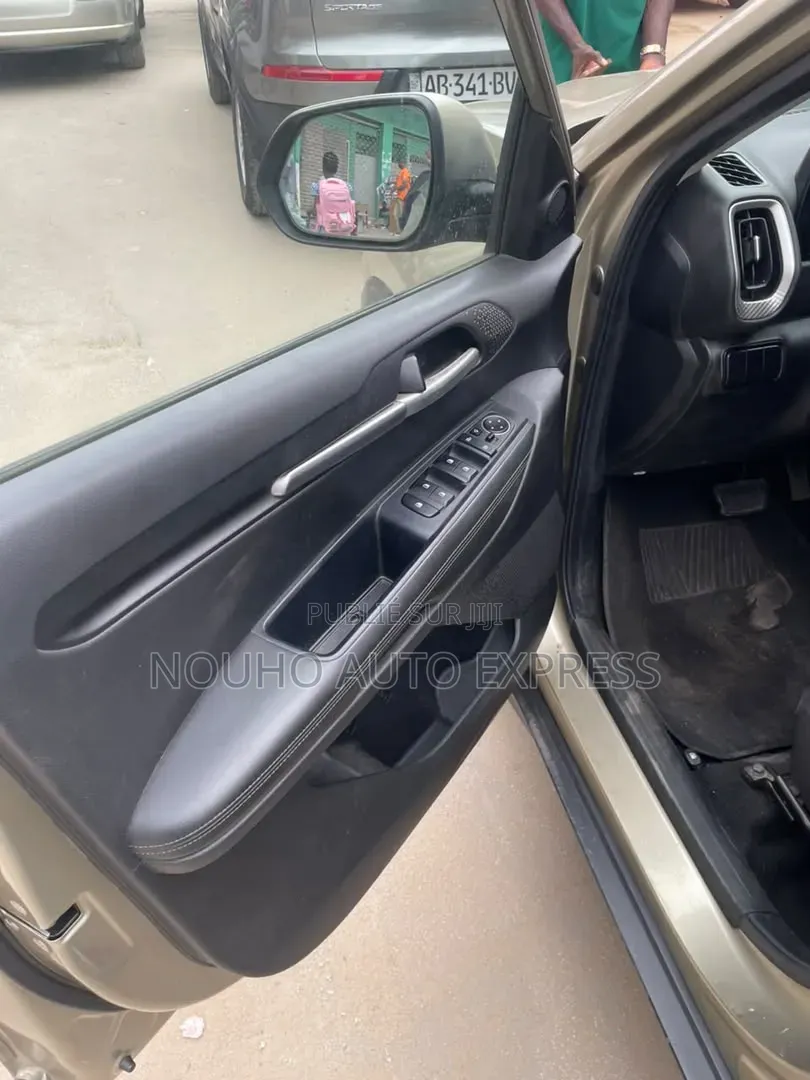 Kia Sonet 2021 Beige