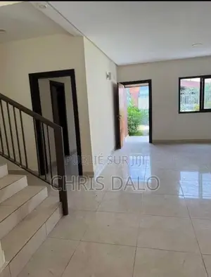 6chbre Duplex dans Achy, Cocody à Louer