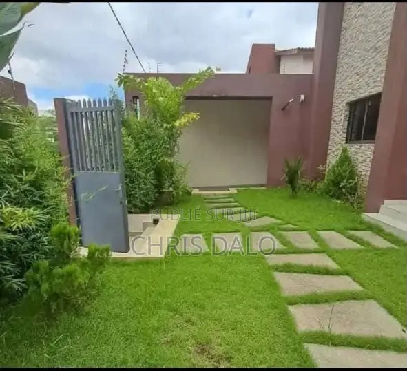 6chbre Duplex dans Achy, Cocody à Louer