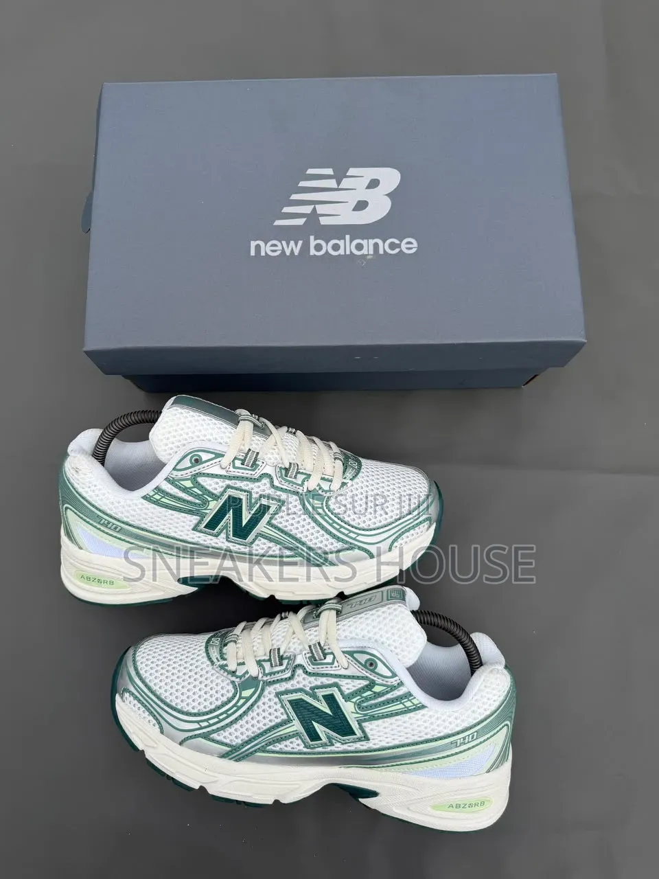 New Balance 750