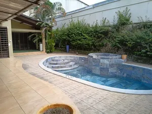6chbre Villa dans Regis, Treichville à Louer