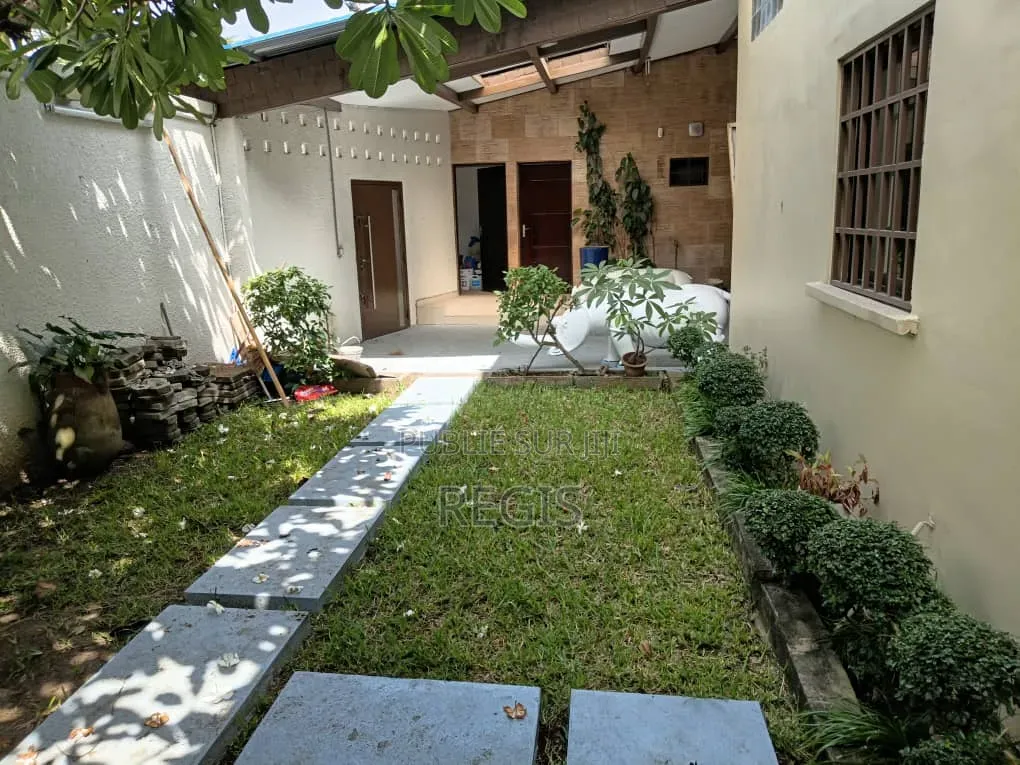 6chbre Villa dans Regis, Treichville à Louer