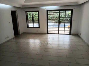 6chbre Villa dans Regis, Treichville à Louer