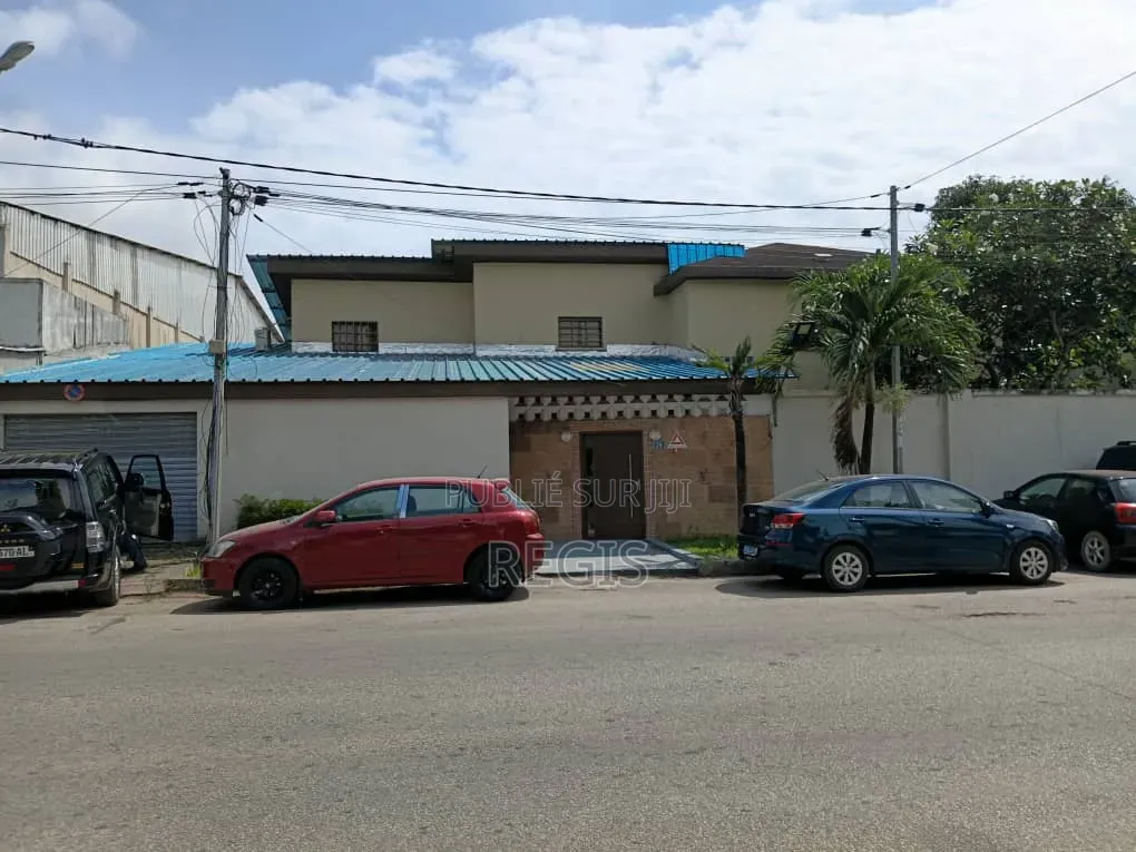 6chbre Villa dans Regis, Treichville à Louer