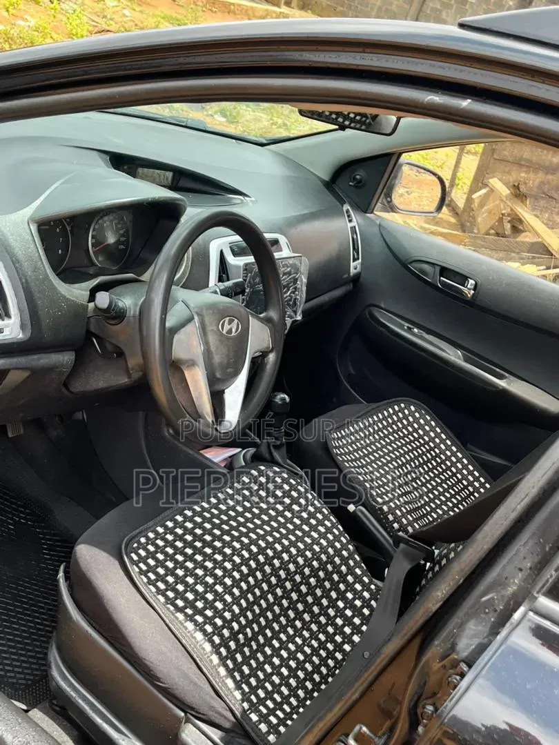 Hyundai i20 1.2 Kappa Petrol with Dual VTVT (MT) 2015 Noir