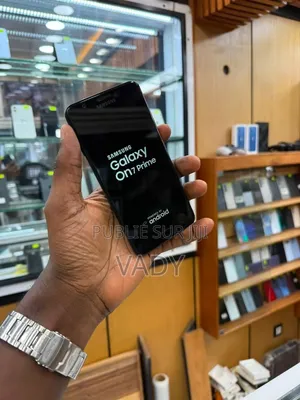 Nouveau Samsung Galaxy On7 8 GB Noir