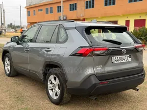Toyota RAV4 2022 Gris