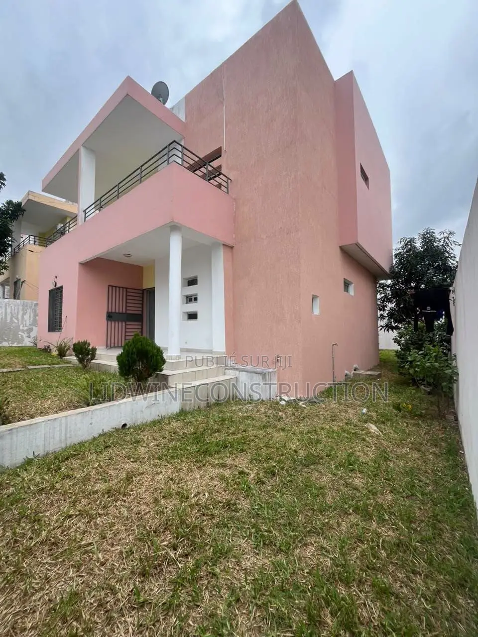 5chbre Duplex dans Bingerville à Louer