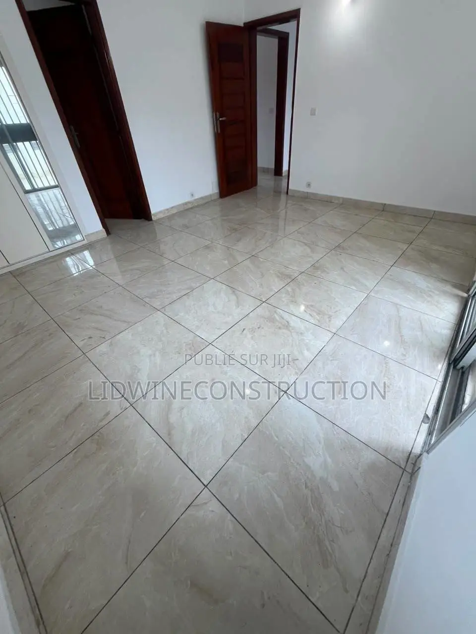 5chbre Duplex dans Bingerville à Louer
