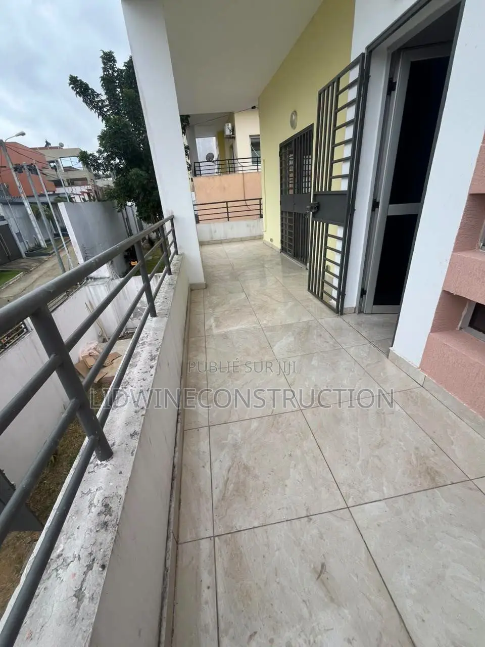 5chbre Duplex dans Bingerville à Louer