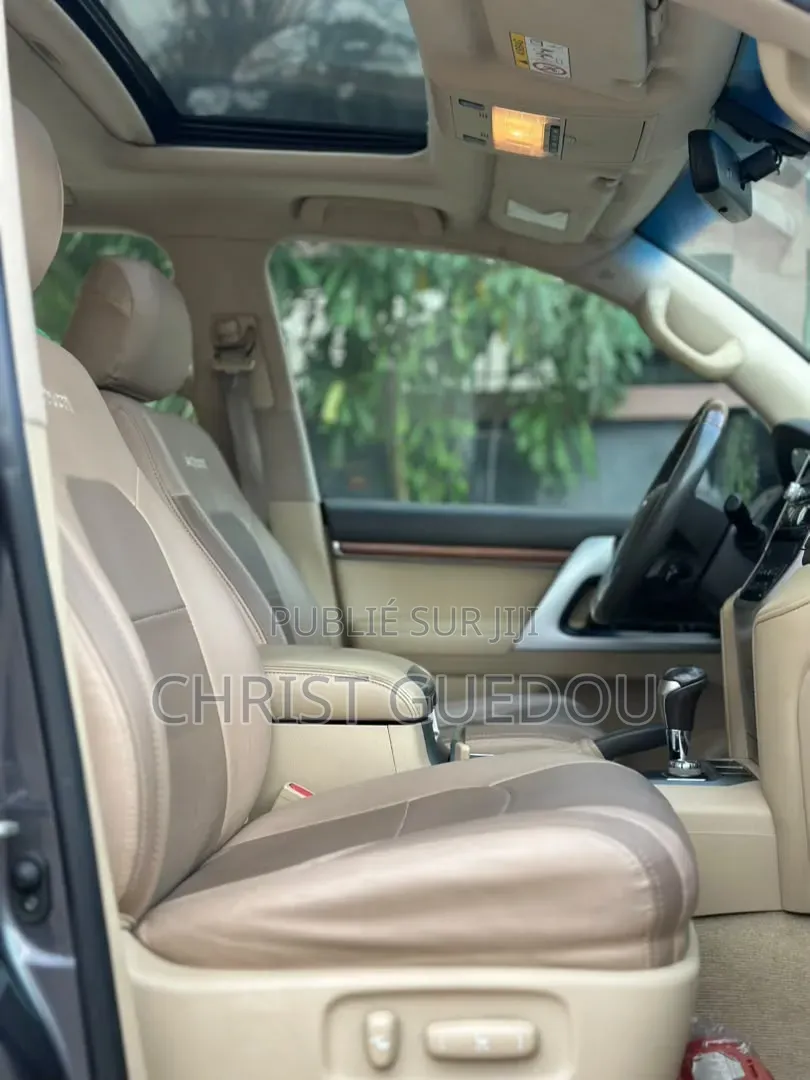 Toyota Land Cruiser 2018 Gris