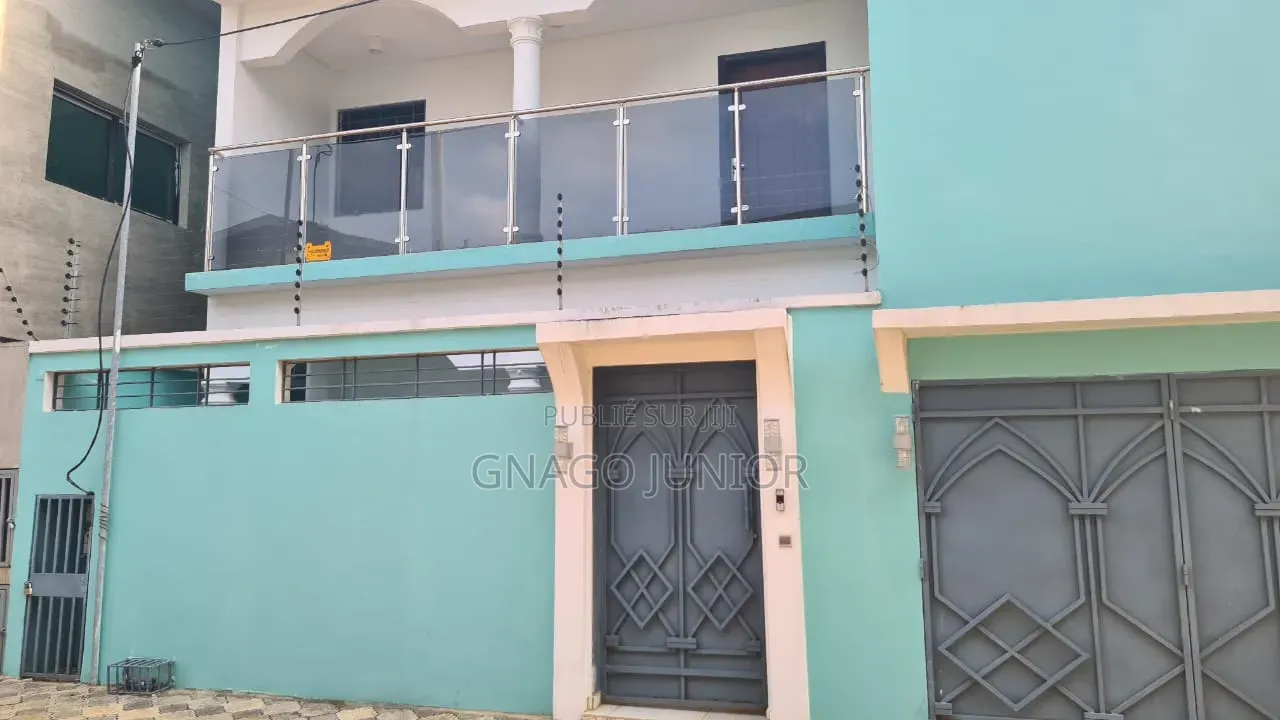 5chbre Duplex dans Id-Conception, Bingerville à Vendre