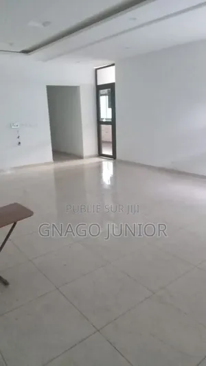 5chbre Duplex dans Id-Conception, Bingerville à Vendre