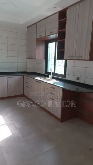 5chbre Duplex dans Id-Conception, Bingerville à Vendre