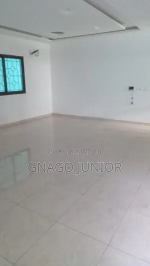 5chbre Duplex dans Id-Conception, Bingerville à Vendre