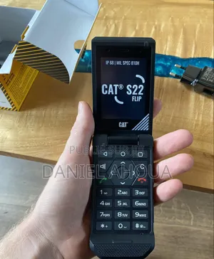 Nouveau Cat S22 Flip 16 GB Noir