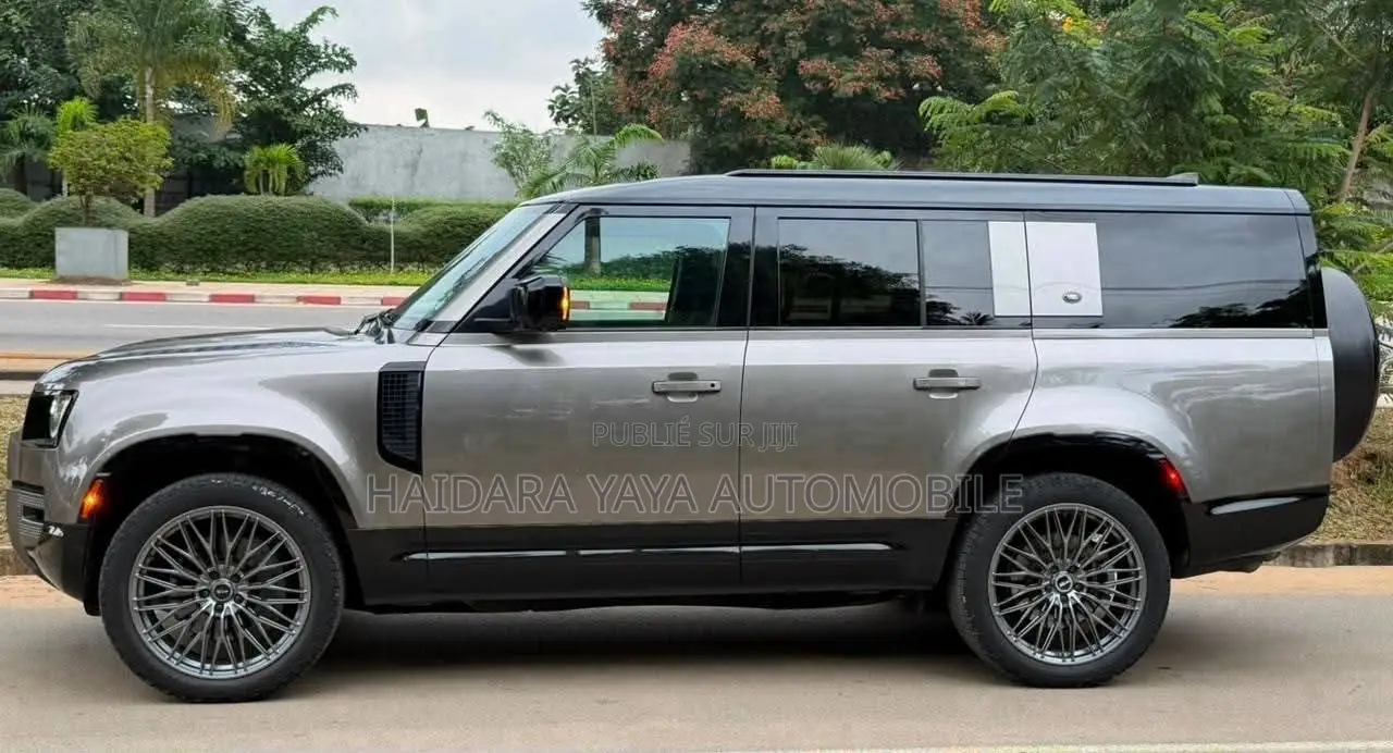 Land Rover Defender X-Dynamic SE 2024 Noir