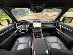 Land Rover Defender X-Dynamic SE 2024 Noir