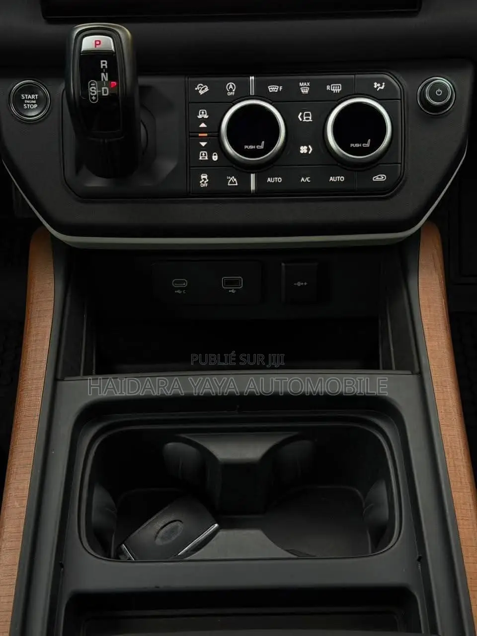 Land Rover Defender X-Dynamic SE 2024 Noir