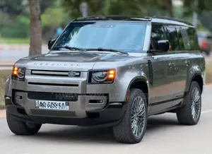 Land Rover Defender X-Dynamic SE 2024 Noir