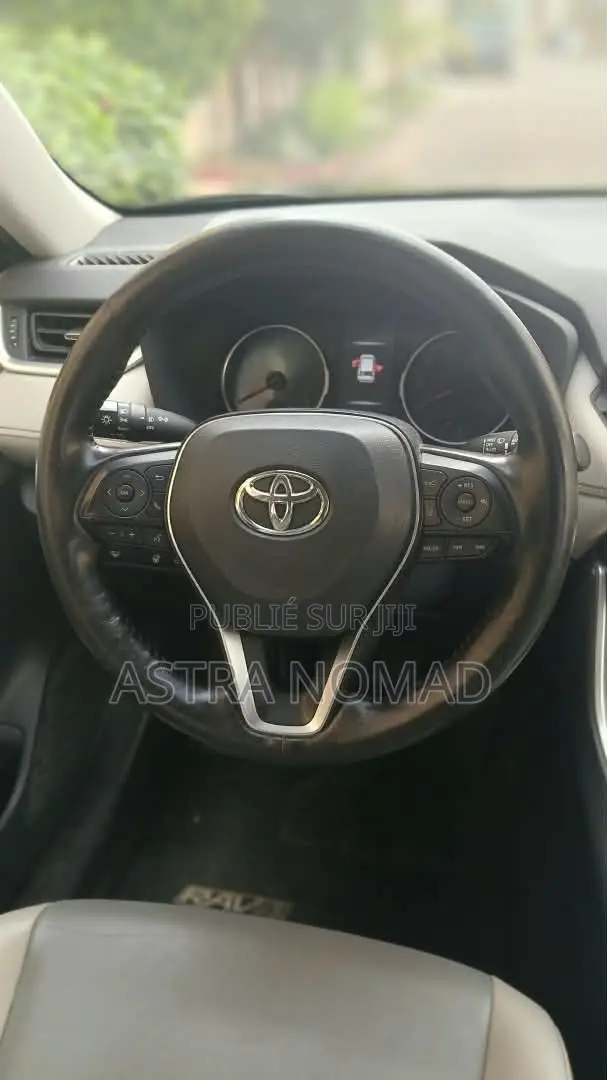 Toyota RAV4 2021 Noir