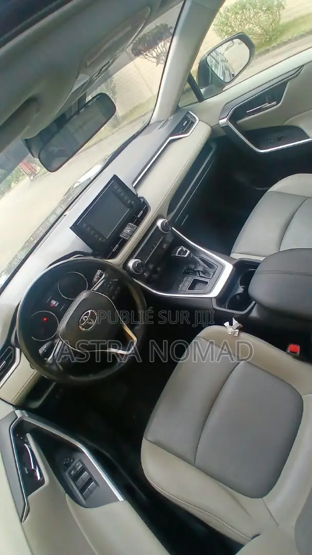 Toyota RAV4 2021 Noir