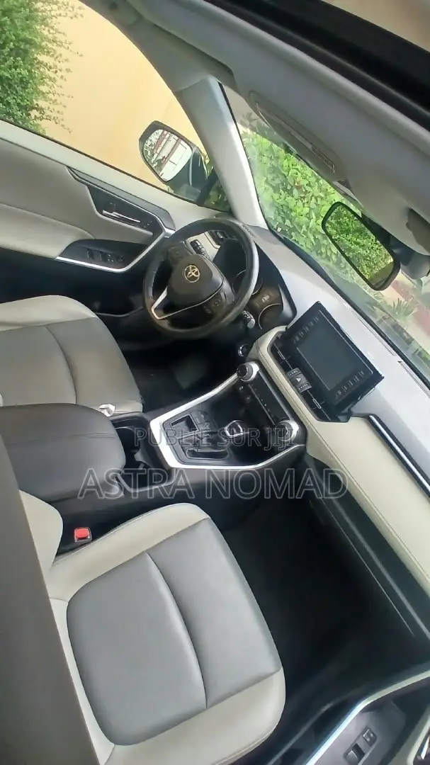Toyota RAV4 2021 Noir